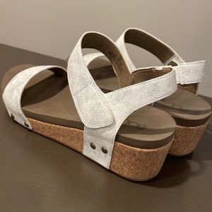 Corky sandals size 10 white with grey flecks
